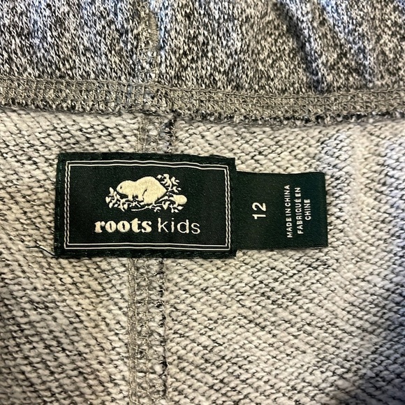 Roots kids size 12 shorts in salt and pepper - new condition. - Picture 5 of 8